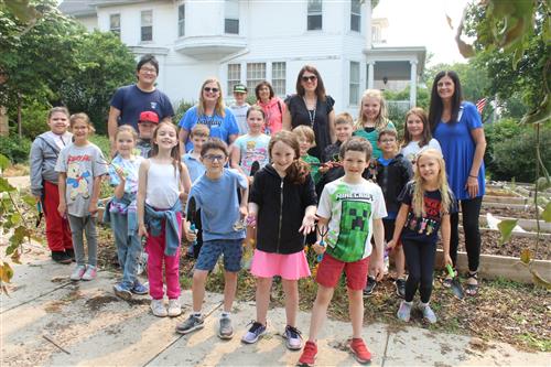Barclay students visit community garden